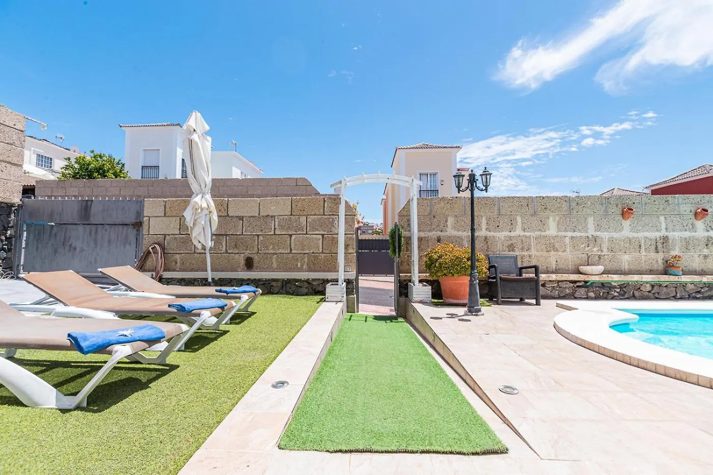 Cozy Villa In Madronal De Fanabe With Large Private Pool 아데제 0*,  스페인